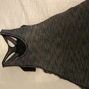 Lululemon Tank: Build in bra